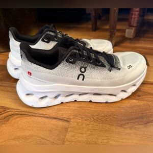 On Running Cloudtilt shoes Black Ivory colorway woman’s size 7 Like new on cloud
